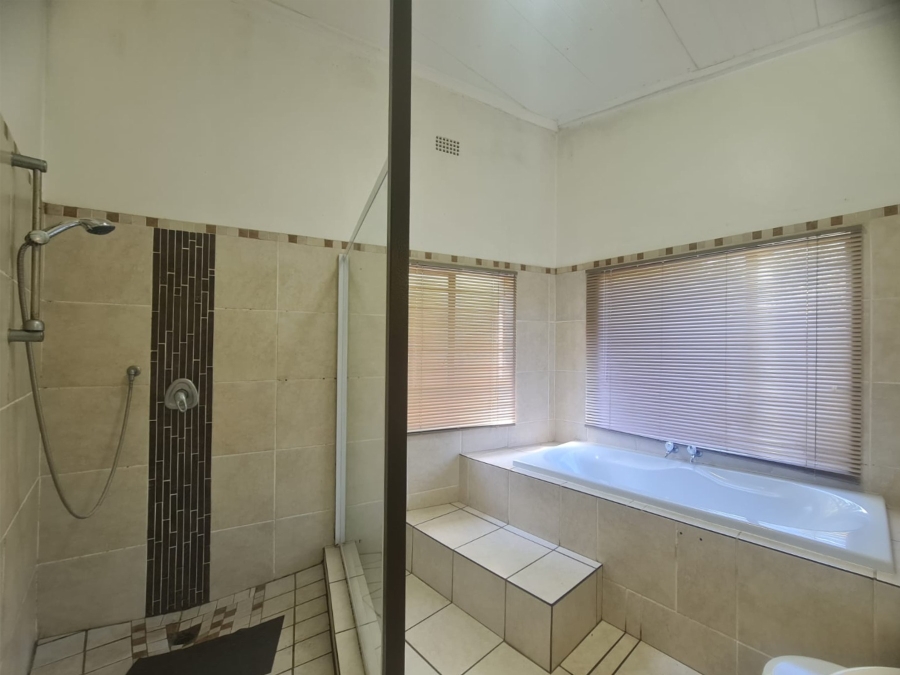 6 Bedroom Property for Sale in Meerhof North West